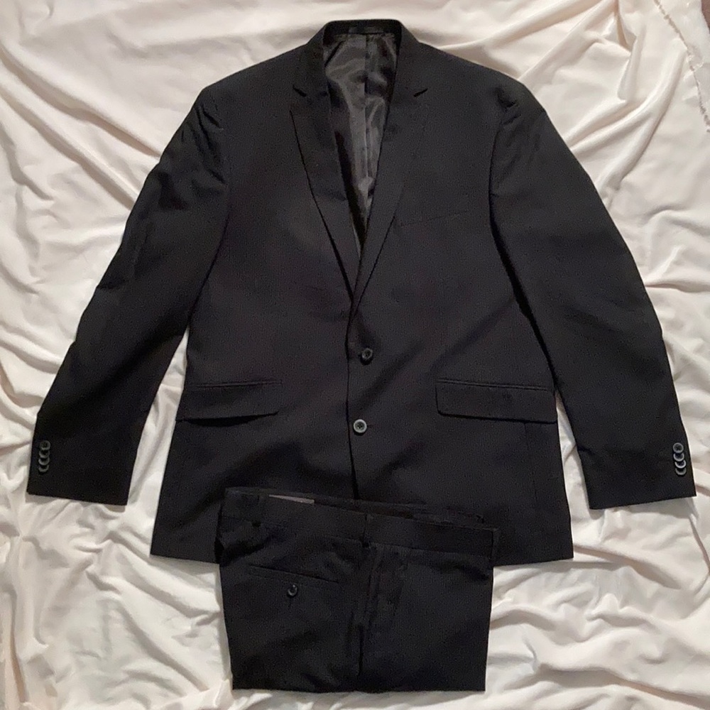 🇭🇺Kenneth Cole Reaction Pin Stripe Suit